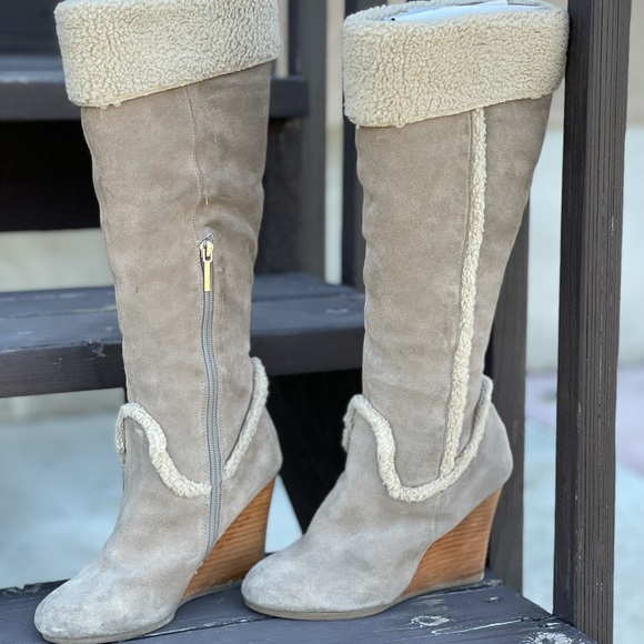 Victoria’s Secret 3.5 wedge neutral boots Sz 6 - Picture 3 of 12